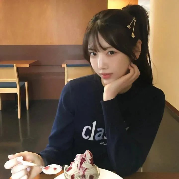 女服务员